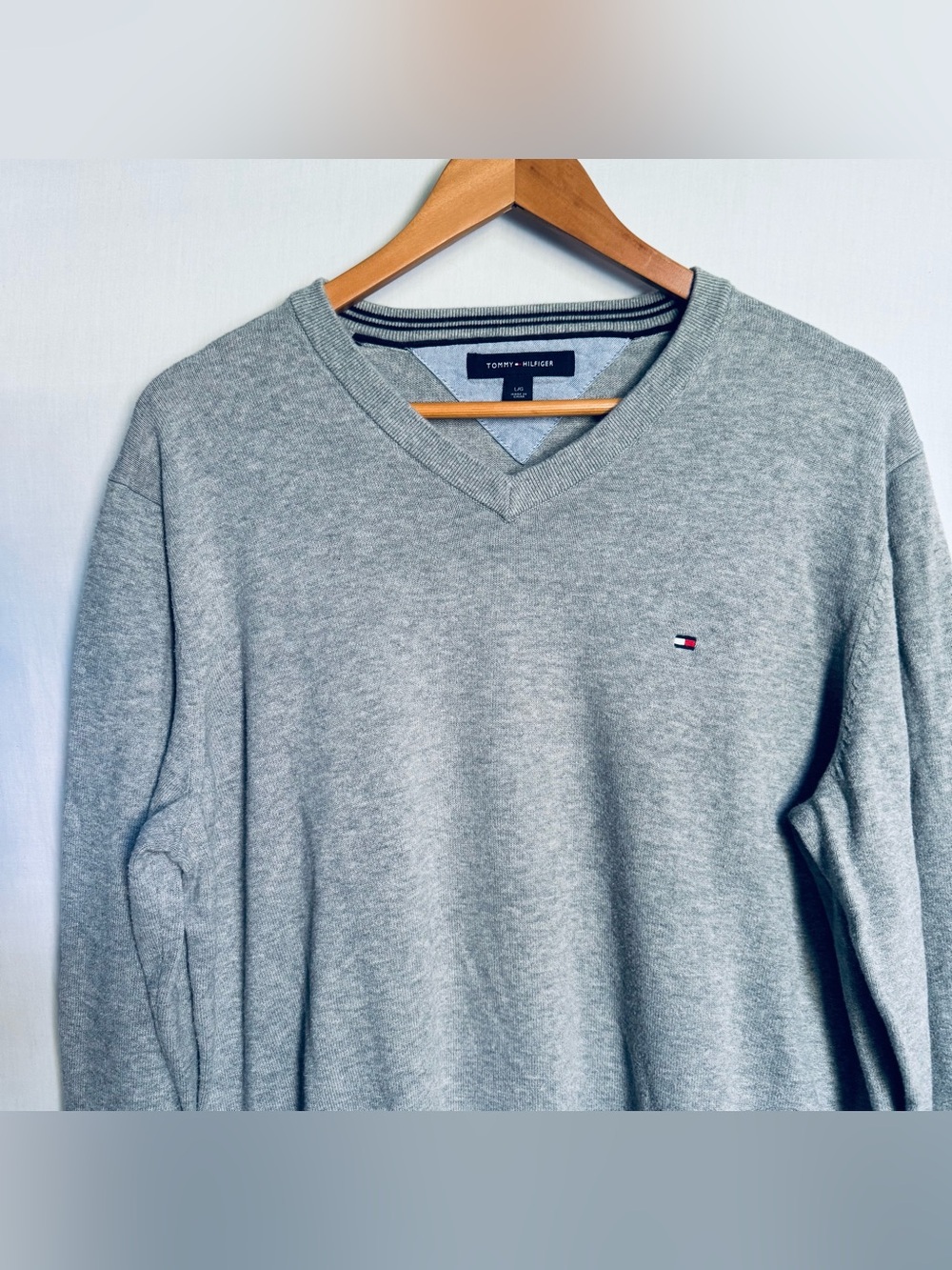 🇺🇸 Tommy Hilfiger Gray V-Neck Sweater Mens Large Preowned Excellent Cond Classic